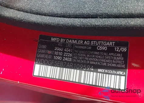 2010 Mercedes-Benz C 300 Luxury/Sport z USA, uszkodzony, nr VIN WDDGF5EB7AR109594